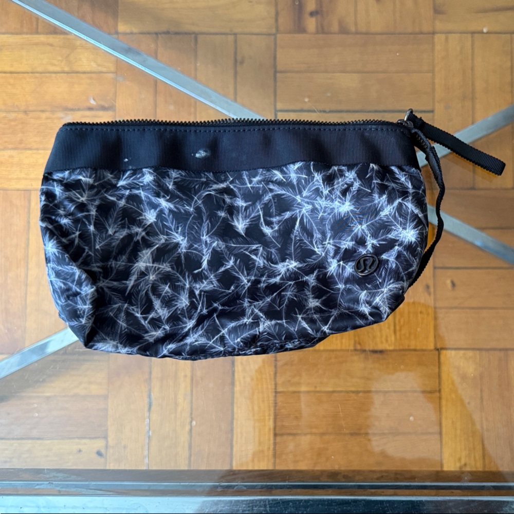 Lululemon Black Patterned Men's Bag